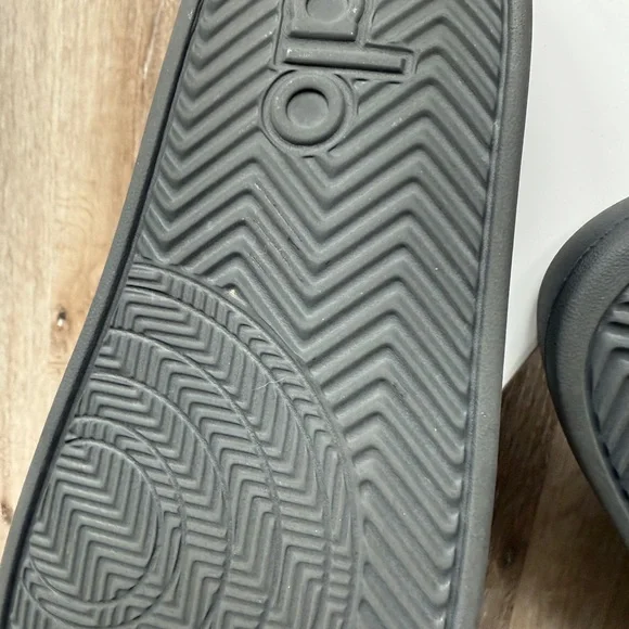 ALO Yoga Black Unisex Slide - Picture 6 of 11